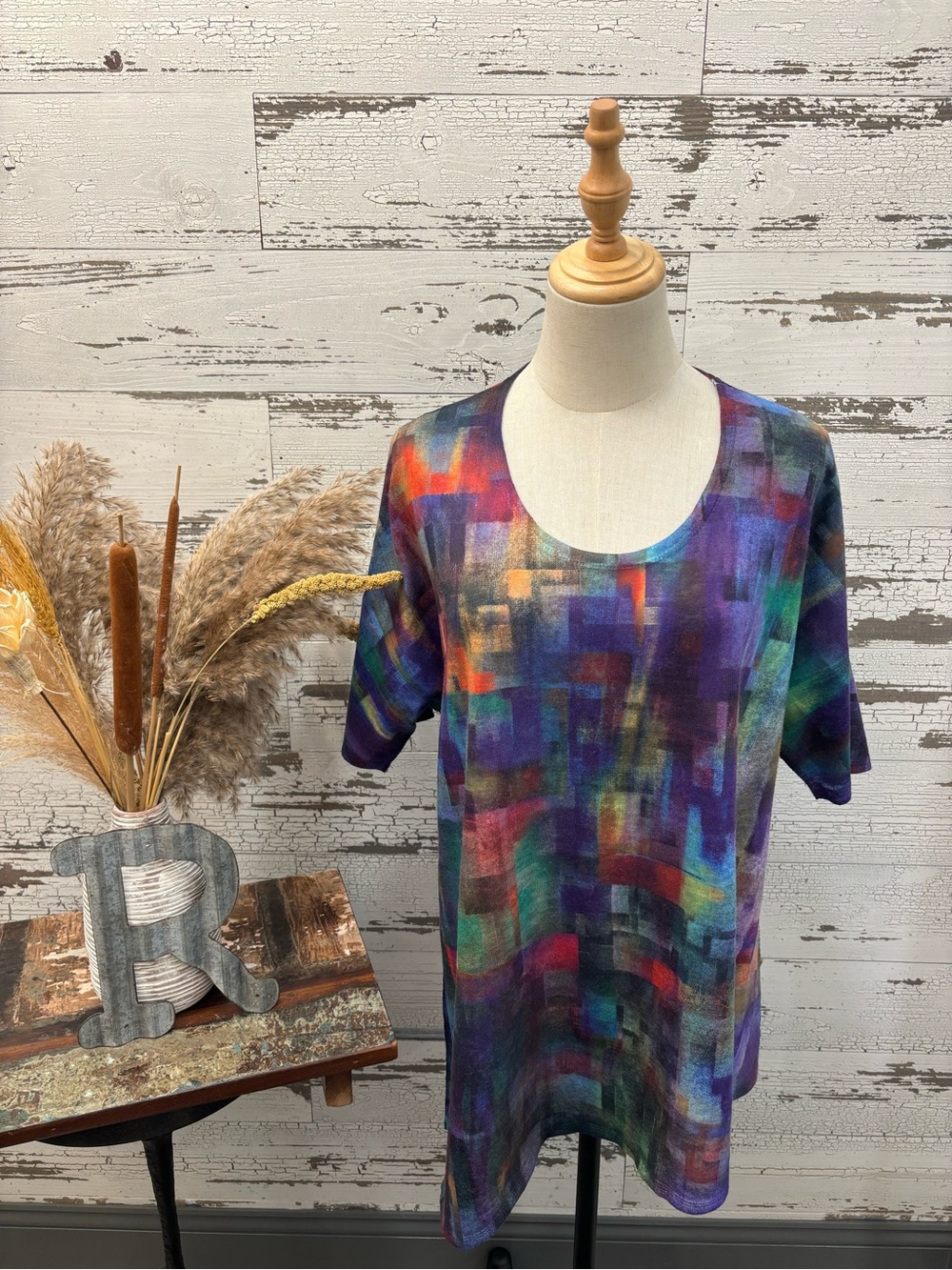Et'Lois Abstract Multi-Color Scoop Neck Short Sleeve Tee - Mixed Colors